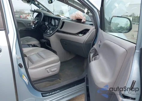 2015 Toyota Sienna Xle 8 Passenger z USA, uszkodzony, nr VIN 5TDYK3DC8FS537661